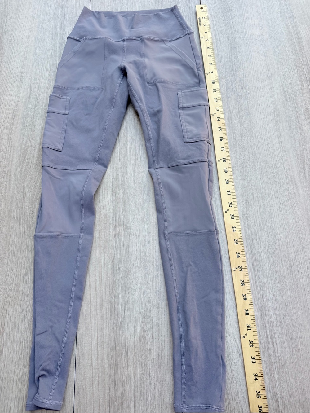 ALO Yoga Cargo Pocket Leggings in Dusty Lavender Gray